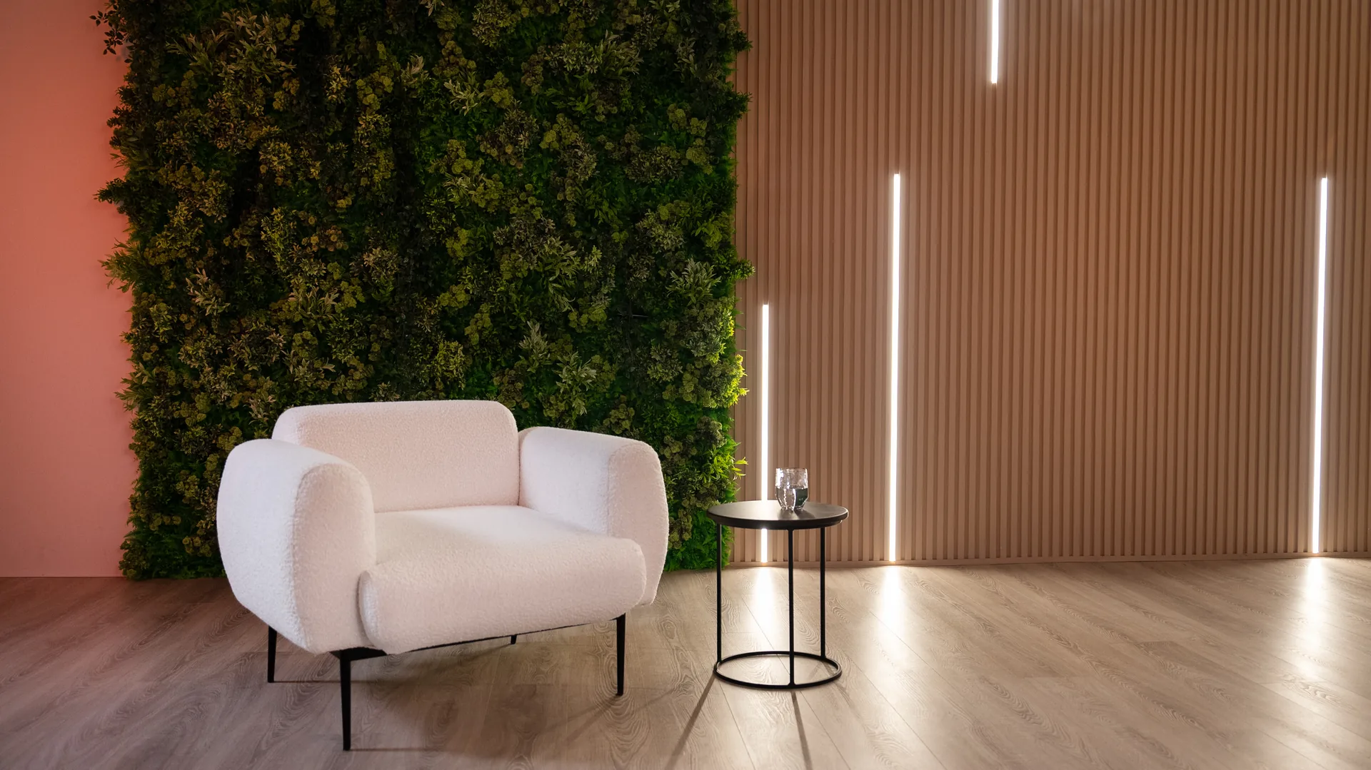 Панорамний вид залу Золота Кнопка — простір 90 м² з професійним світлом для відеозйомки у Києві