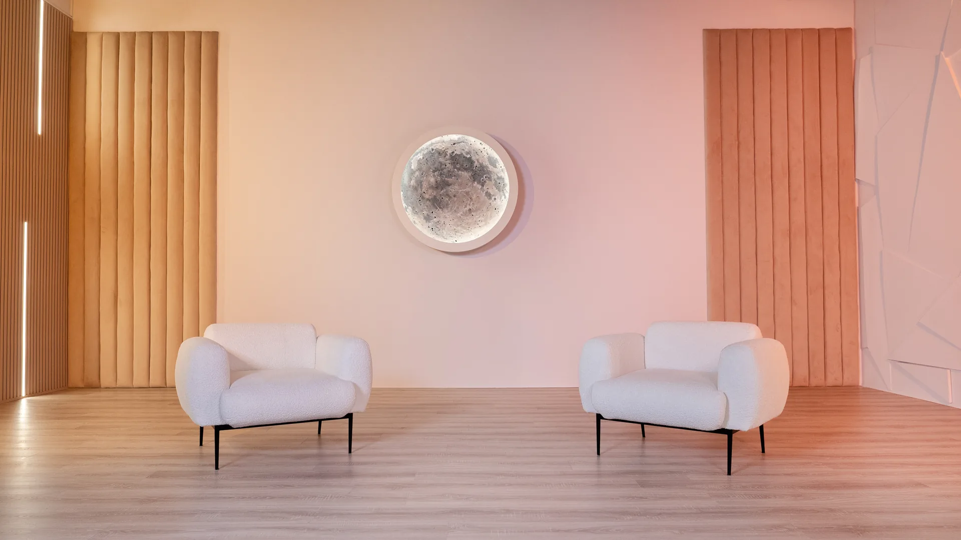 Робоча зона студії Золота Кнопка — сетап для запису подкастів та інтерв'ю з акустичною корекцією