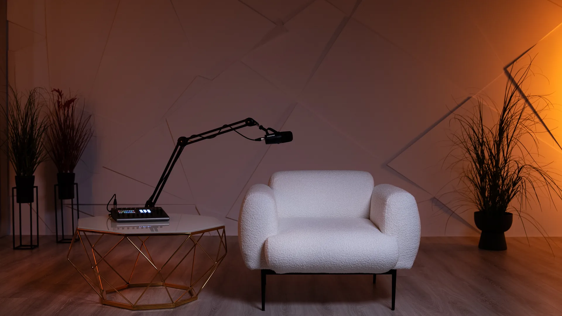 Деталі інтер'єру залу Золота Кнопка — стильний декор для контенту