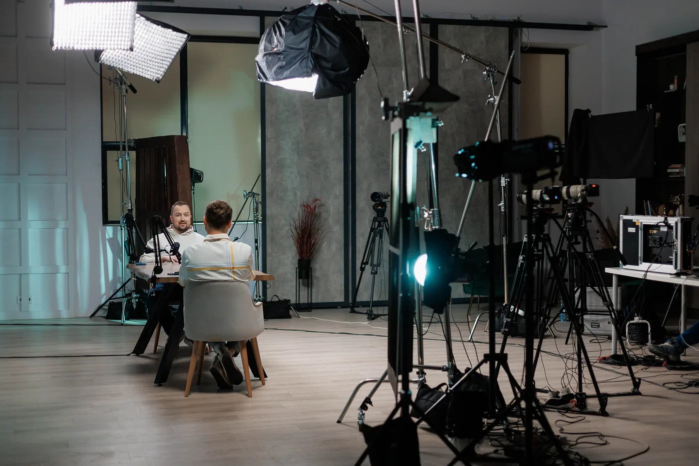 Бекстейдж зйомки у студії LOCATION — професійне освітлення